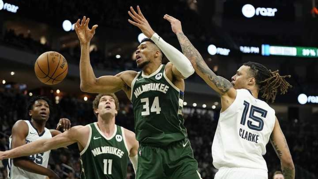 雄鹿主场-领先，字母哥：我们要保持领先优势